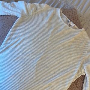 White shoulder ruffle shirt